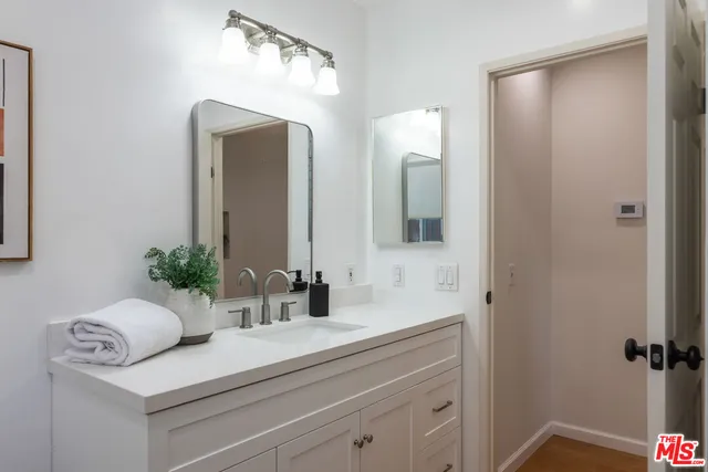 $2,100,000 | 5044 Varna Avenue, Sherman Oaks, CA 91423