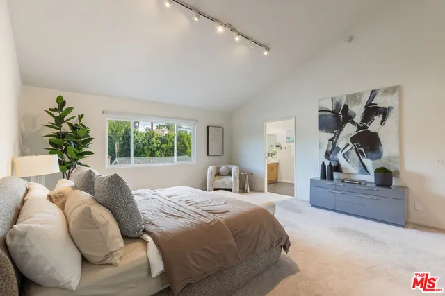 $2,100,000 | 5044 Varna Avenue, Sherman Oaks, CA 91423