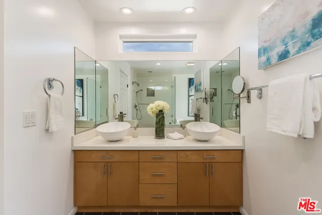 $2,100,000 | 5044 Varna Avenue, Sherman Oaks, CA 91423