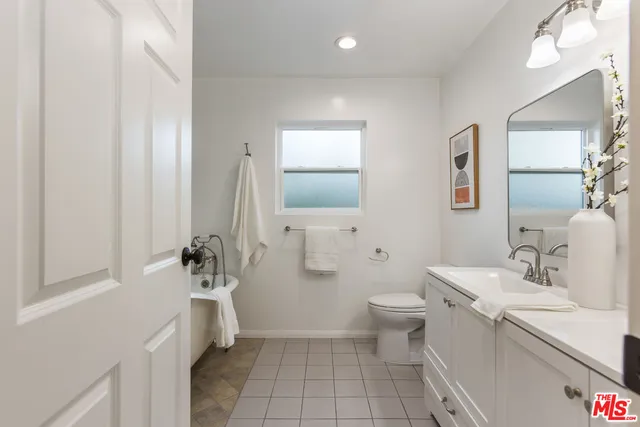 $2,100,000 | 5044 Varna Avenue, Sherman Oaks, CA 91423