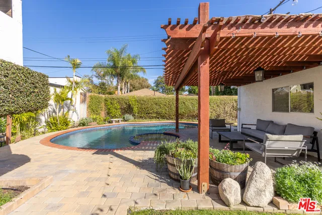 $2,100,000 | 5044 Varna Avenue, Sherman Oaks, CA 91423