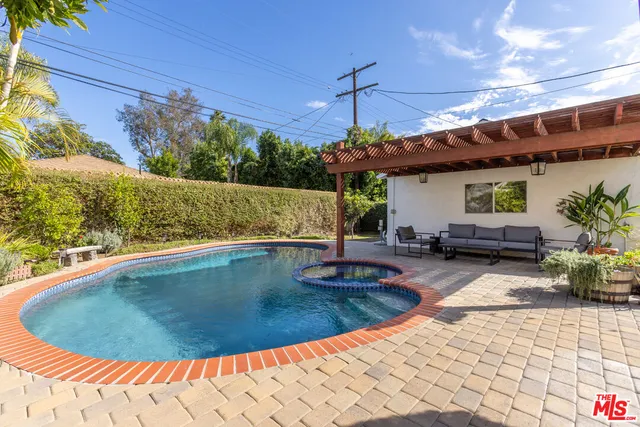 $2,100,000 | 5044 Varna Avenue, Sherman Oaks, CA 91423