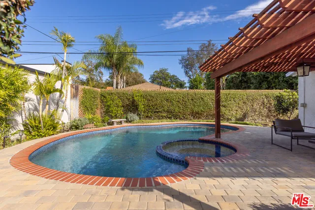 $2,100,000 | 5044 Varna Avenue, Sherman Oaks, CA 91423