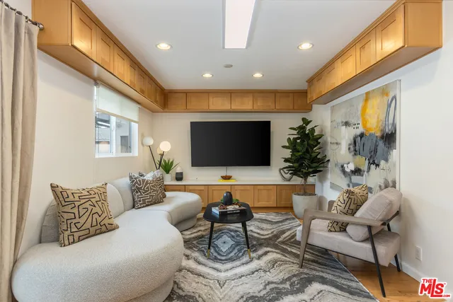 $2,100,000 | 5044 Varna Avenue, Sherman Oaks, CA 91423