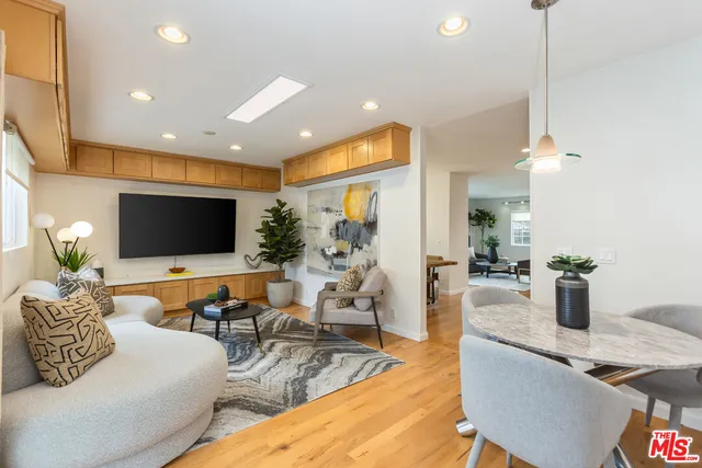 $2,100,000 | 5044 Varna Avenue, Sherman Oaks, CA 91423