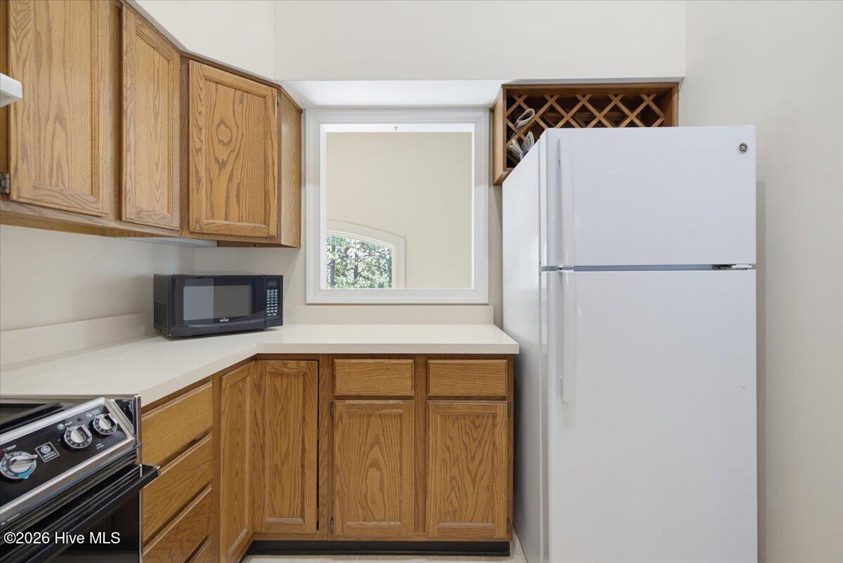 56 Knoll Road, Unit 56 Southern Pines, NC 28387 - Photo 9 of 33 Kitchen
