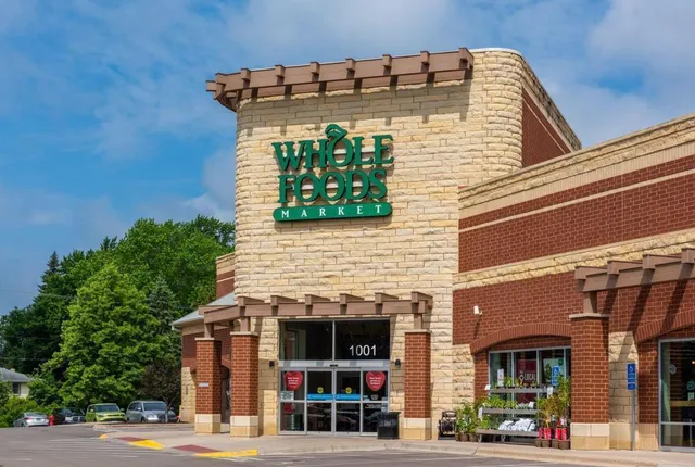 $3,800 | 12610 Ridgedale Drive, Unit 103, Minnetonka, MN 55305