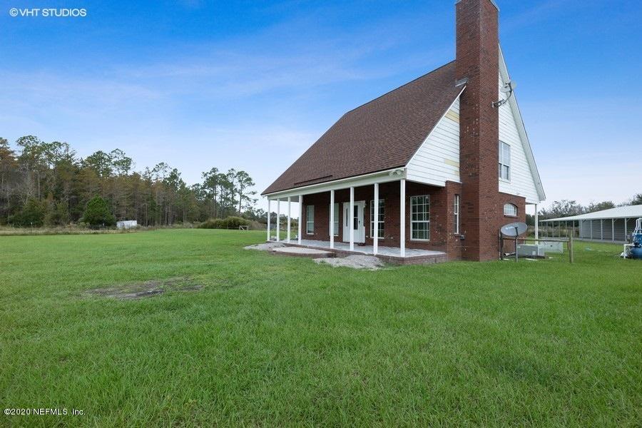 a view of a house with a backyard