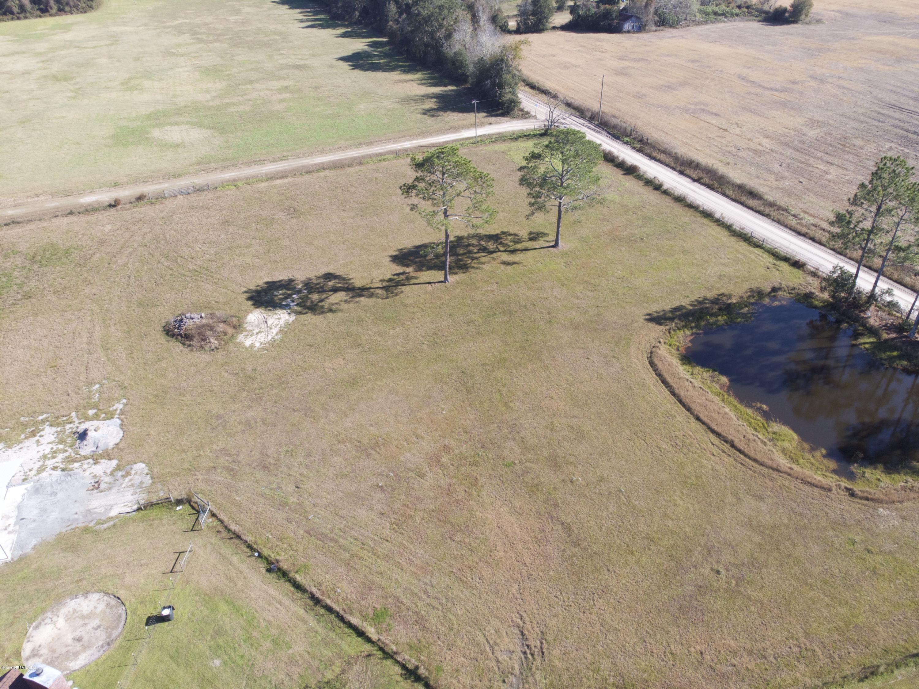 11101 Aaron Fish Road Glen St. Mary, FL 32040 - Photo 41 of 44 a view of bath room