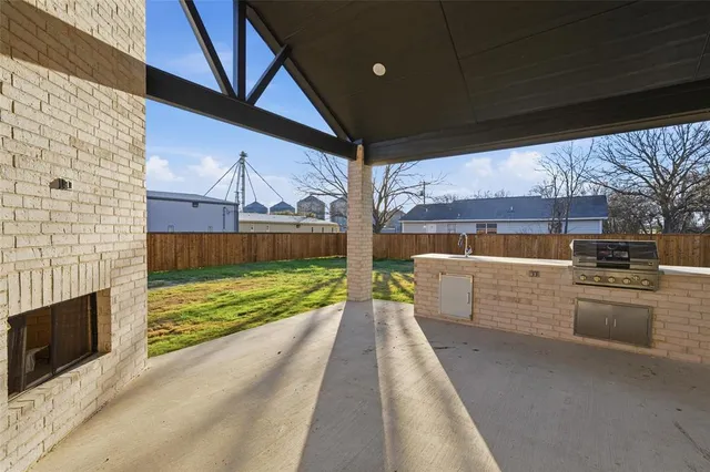 $2,000 | 104 Francis Street, Hillsboro, TX 76645