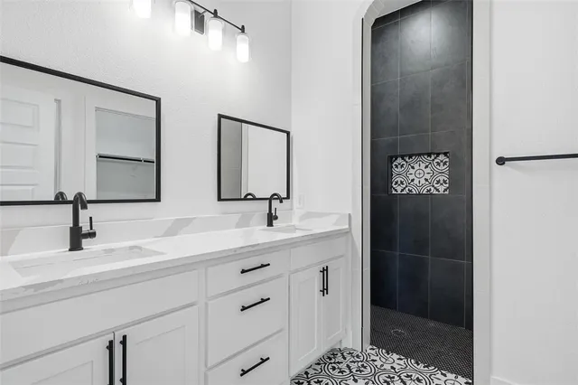 $2,000 | 104 Francis Street, Hillsboro, TX 76645