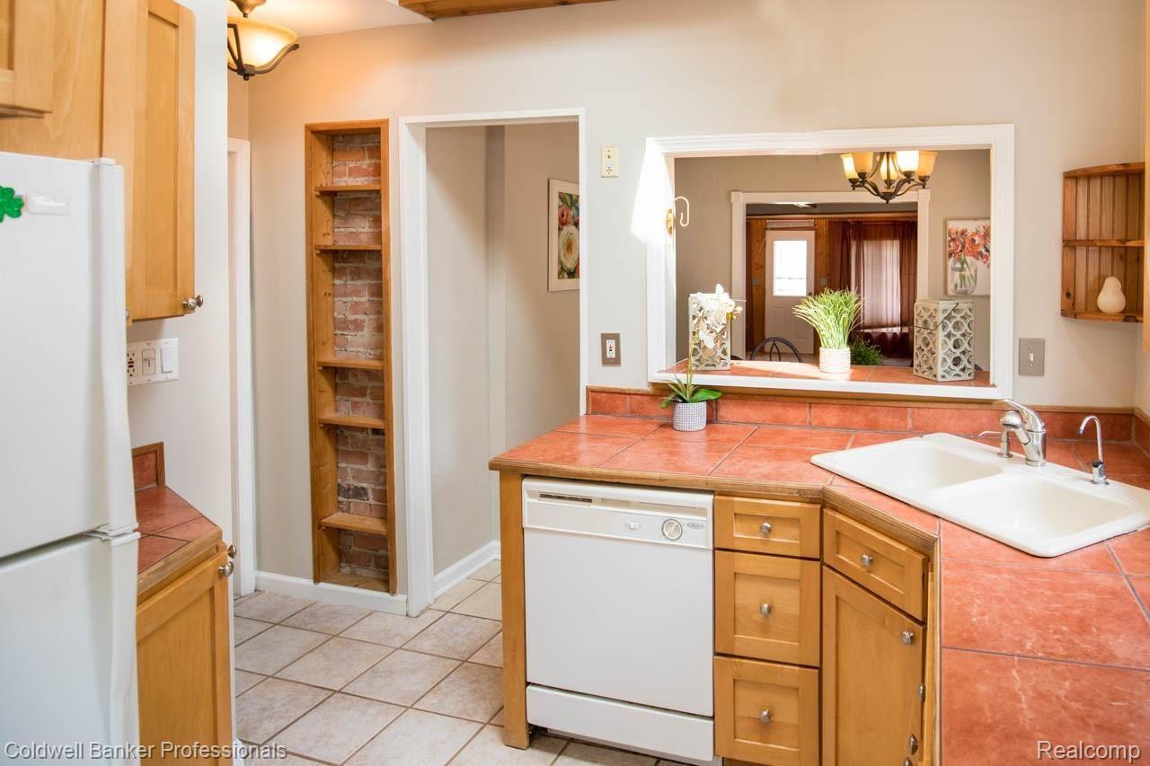 3342 Pershing Street Wayne, MI 48184 - Photo 22 of 32 Kitchen view #4