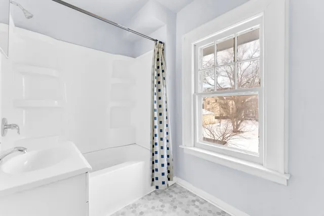 $135,000 | 945 Villa Street, Racine, WI 53403