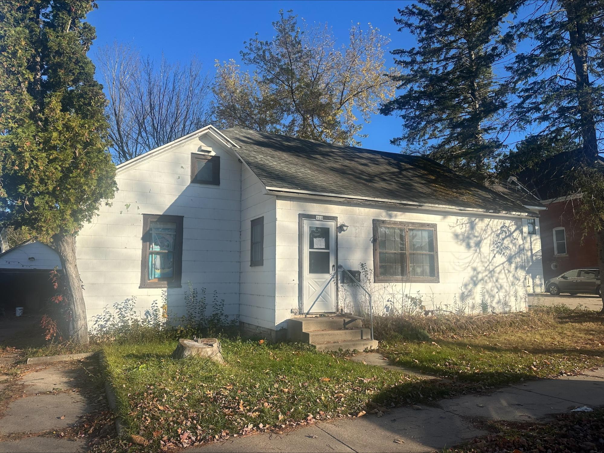 909 Arbutus Street Rhinelander, WI 54501 - Photo 1 of 16 Gallery Image 1