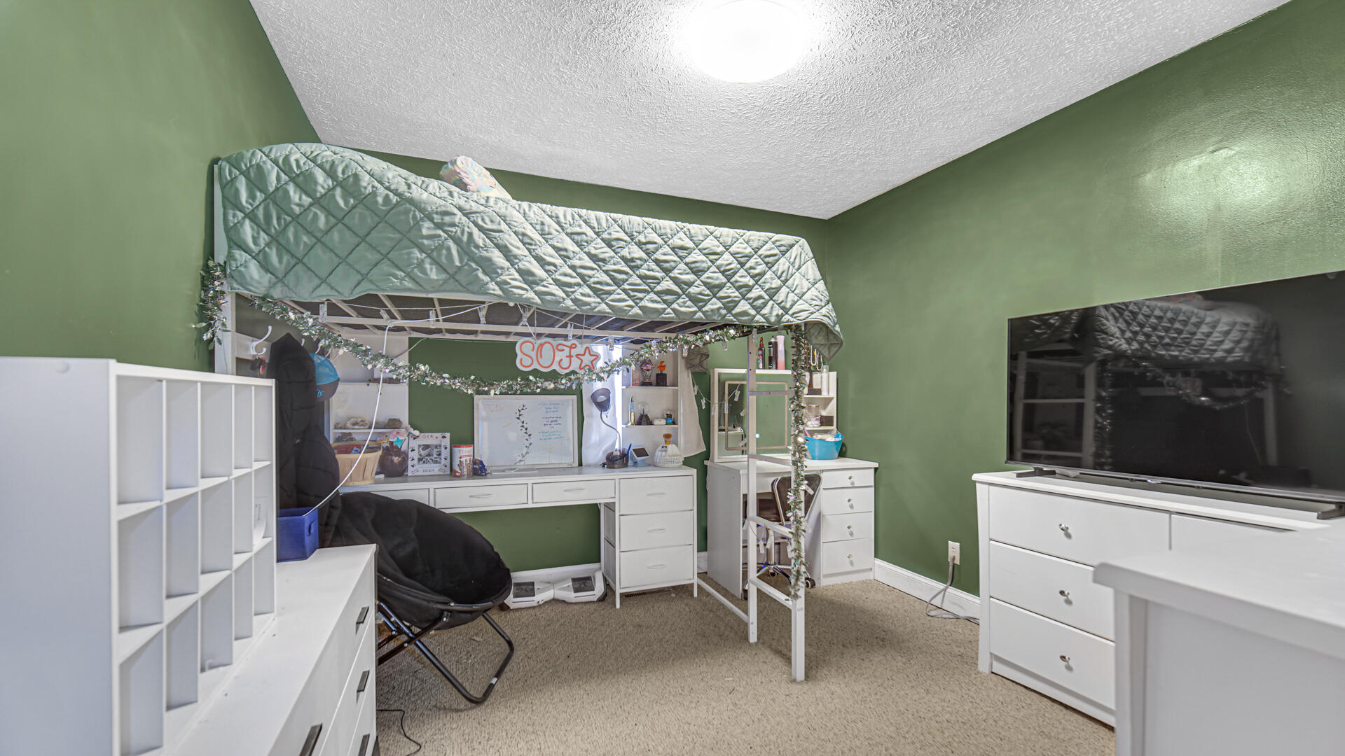 324 West Johnson Road La Porte, IN 46350 - Photo 16 of 34 a workspace with furniture