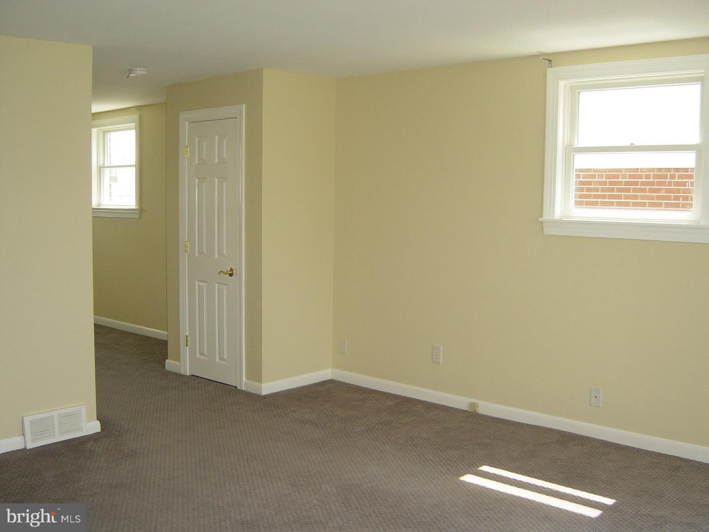 3443 Holyoke Road Philadelphia, PA 19114 - Photo 4 of 25 Gallery Image 4