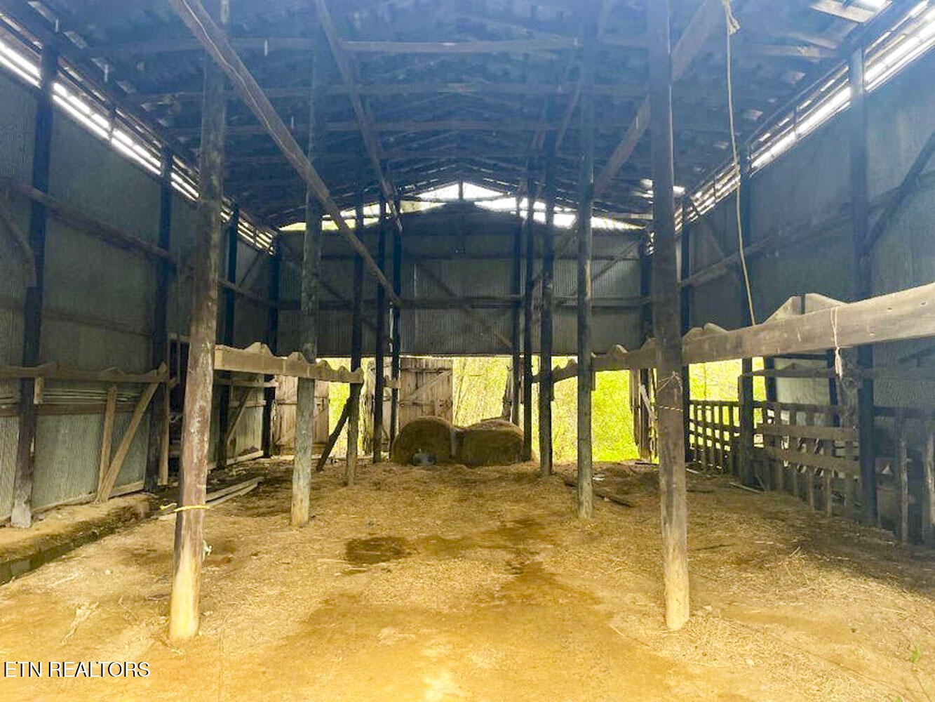 2534 Muddy Hollow Road Dandridge, TN 37725 - Photo 16 of 39 d1