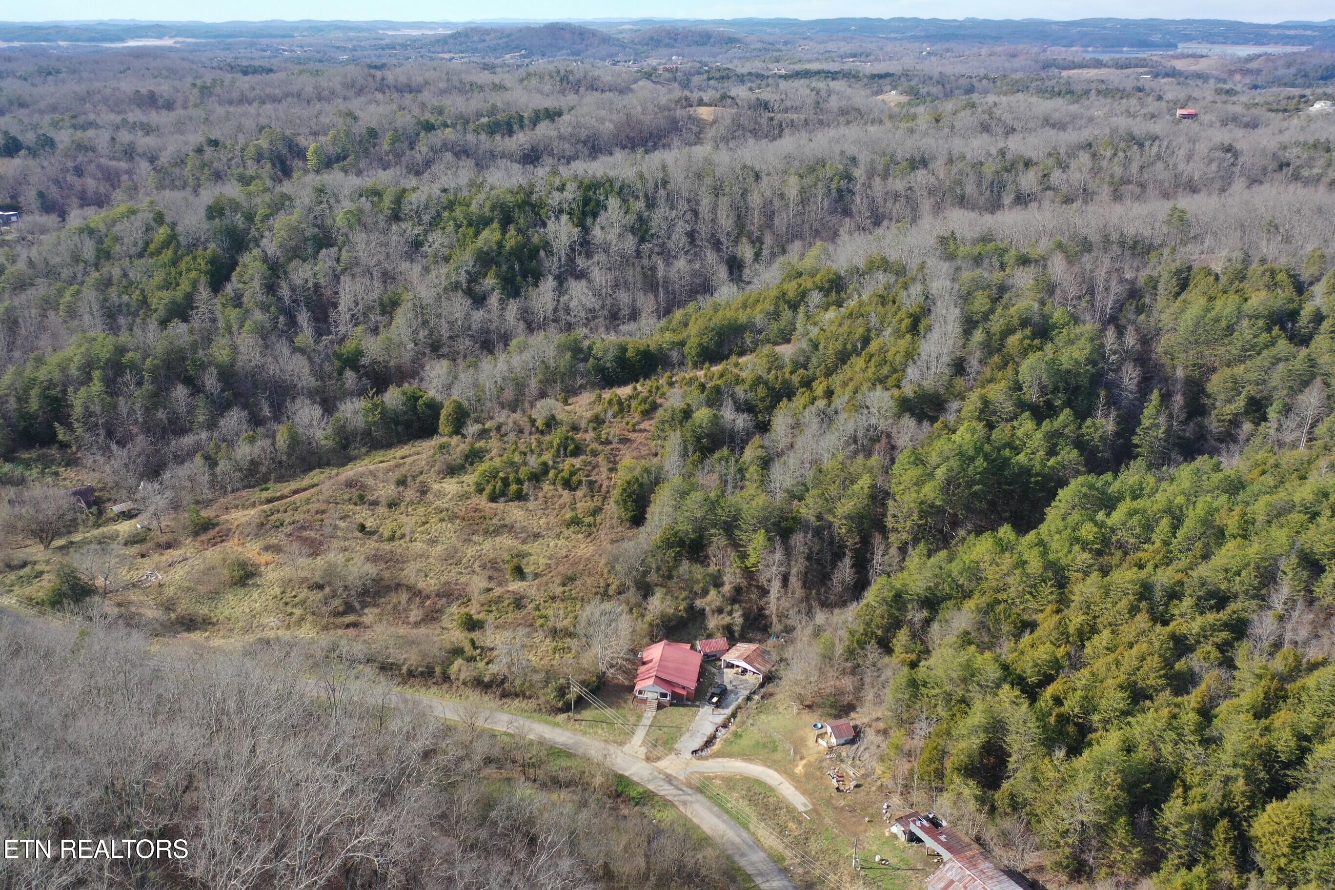 2534 Muddy Hollow Road Dandridge, TN 37725 - Photo 29 of 39 3