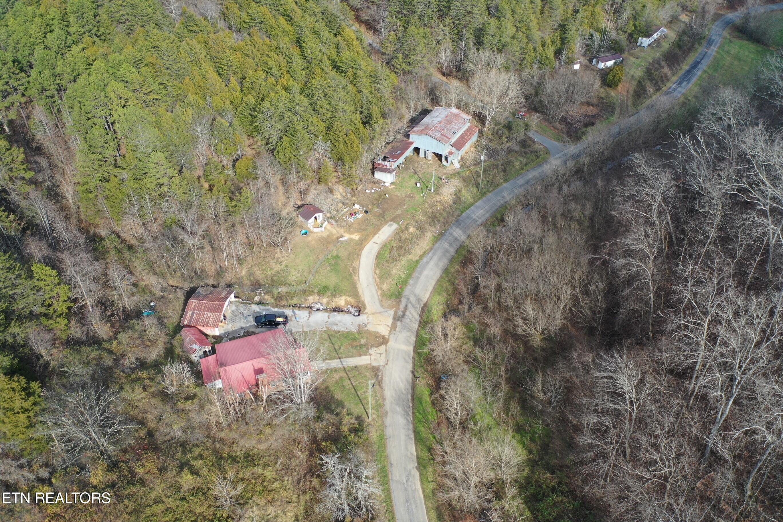 2534 Muddy Hollow Road Dandridge, TN 37725 - Photo 32 of 39 6