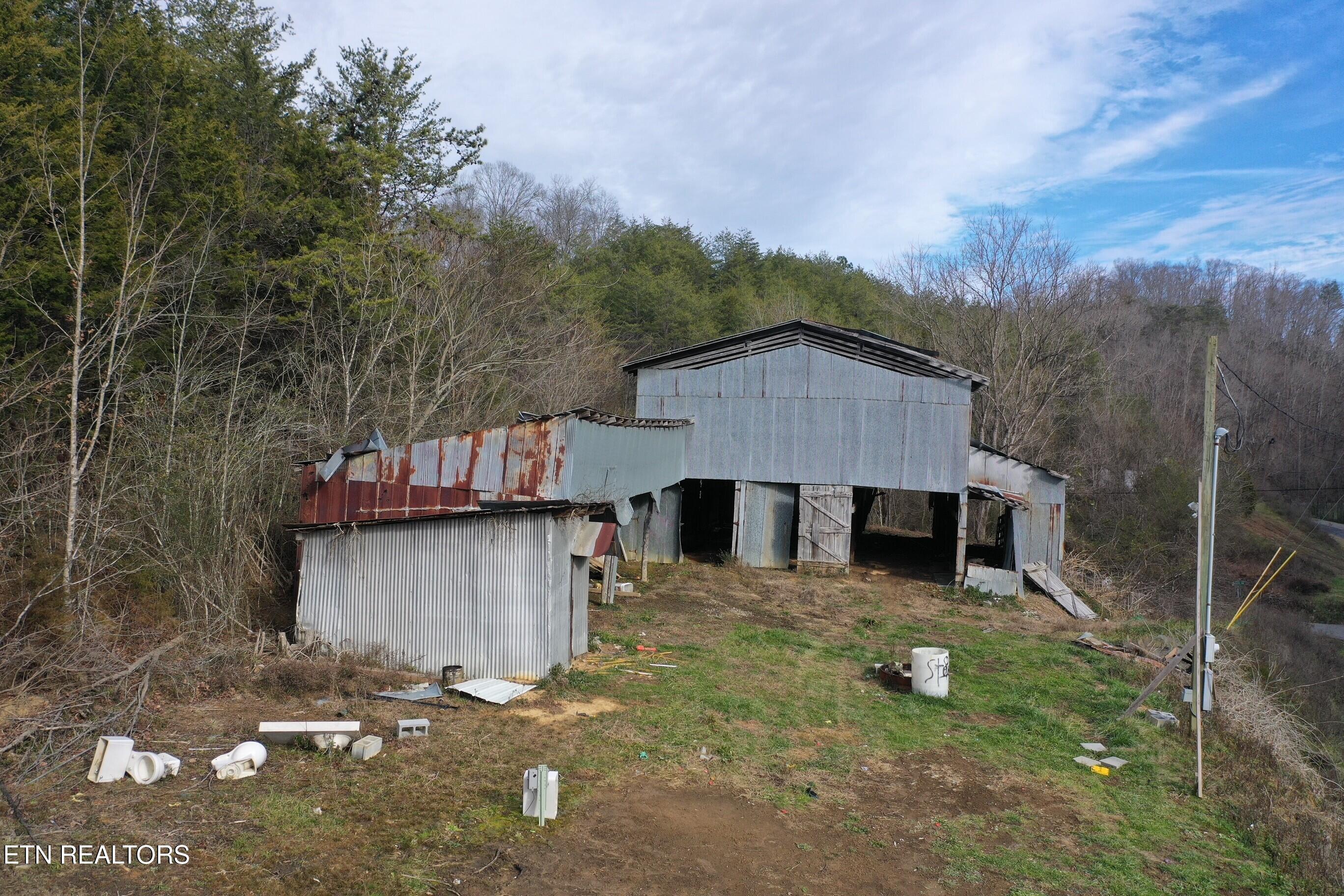 2534 Muddy Hollow Road Dandridge, TN 37725 - Photo 34 of 39 8