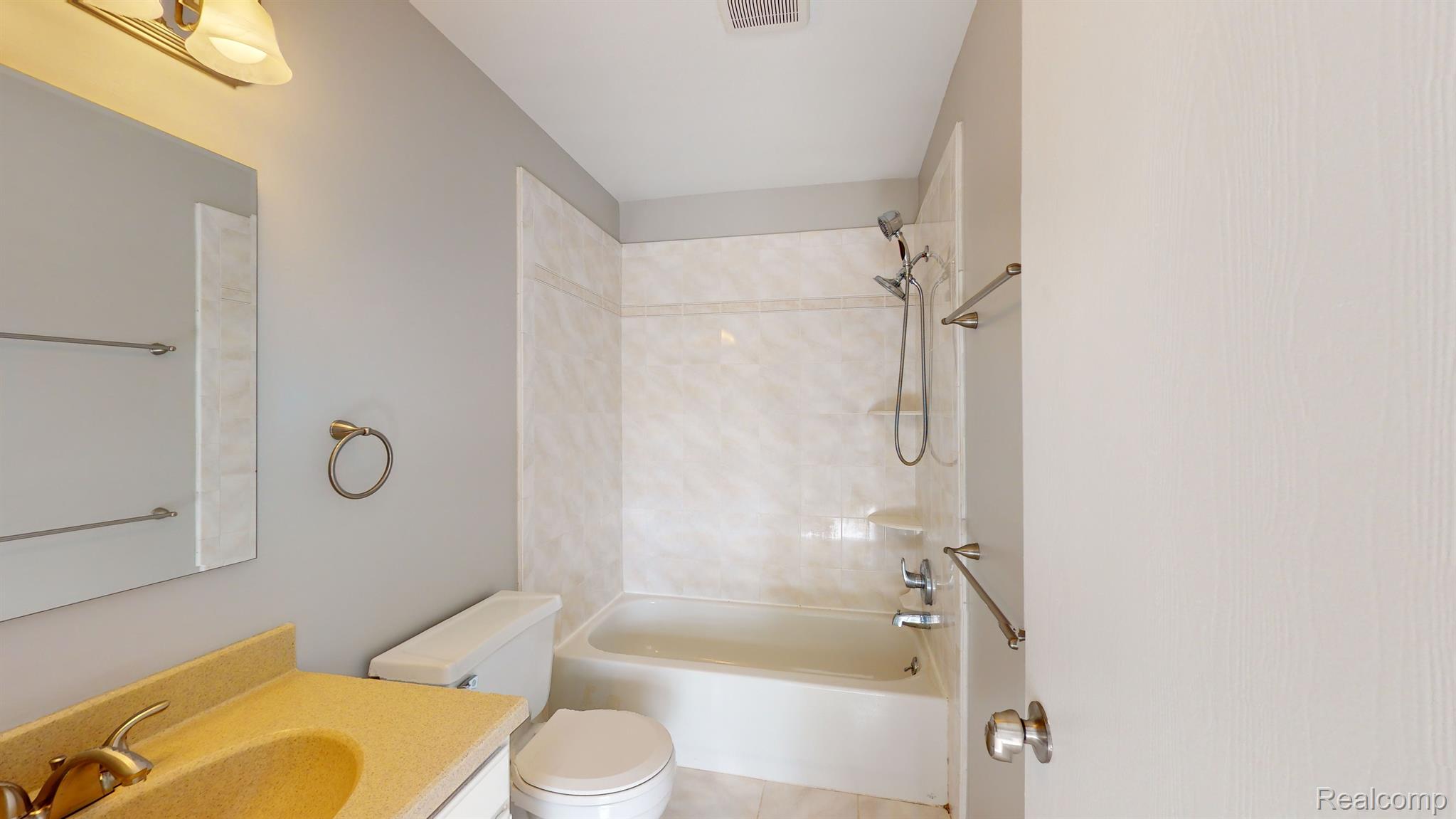 1226 Kings Cove Court Rochester, MI 48306 - Photo 14 of 34 Gallery Image 14