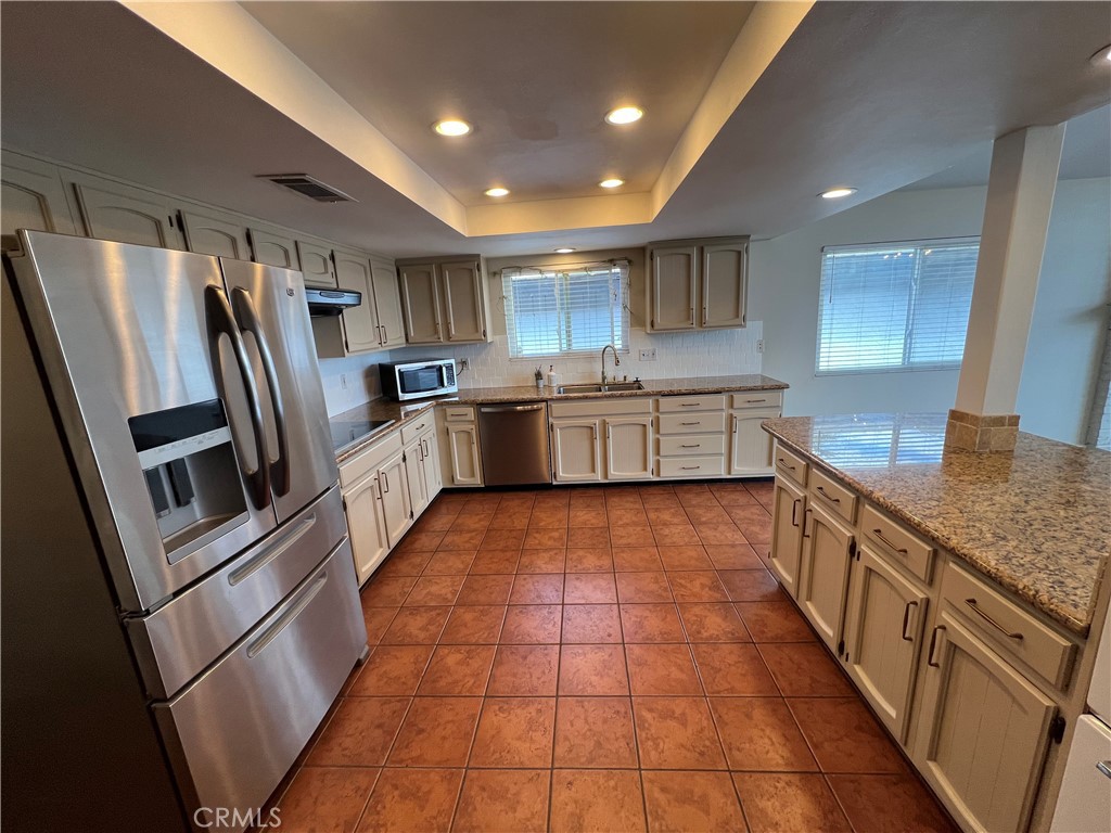 22781 Running Rabbit Court Canyon Lake, CA 92587 - Photo 14 of 41