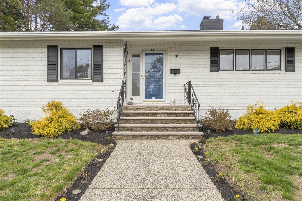 82 Cornell Road Marblehead, MA 01945 - Photo 2 of 42