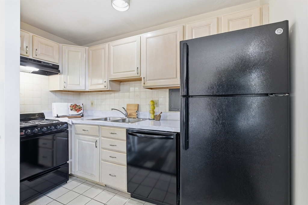 125 Trapelo Road, Unit 21 Belmont, MA 02478 - Photo 4 of 19