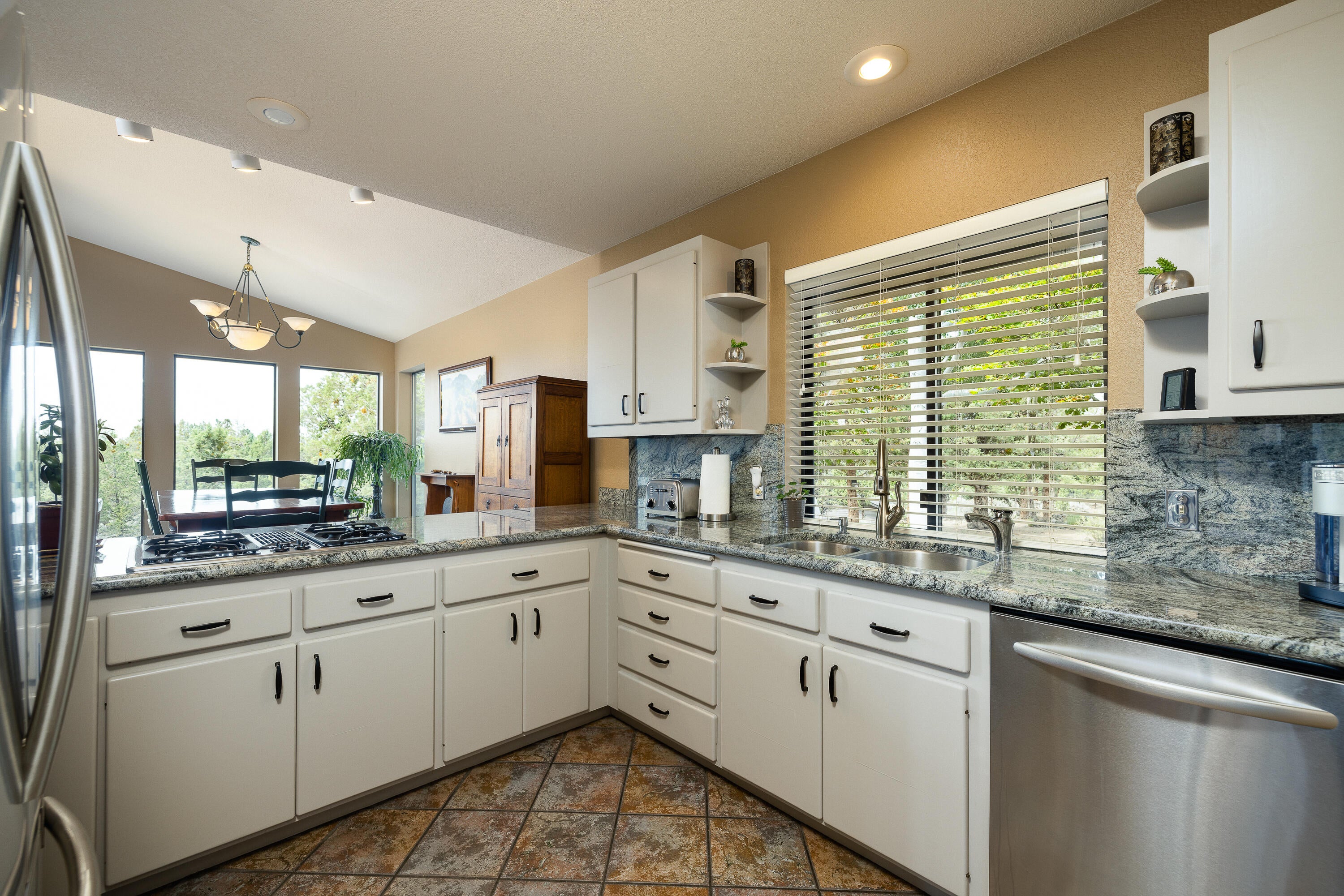 64355 Crosswinds Road Bend, OR 97703 - Photo 18 of 54 64355 Crosswinds Rd 14 of 49