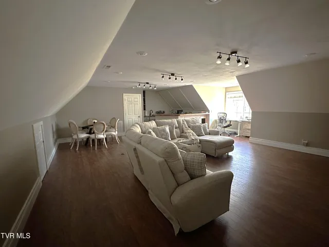 $675,000 | 186 Butchertown Road, Fall Branch, TN 37656