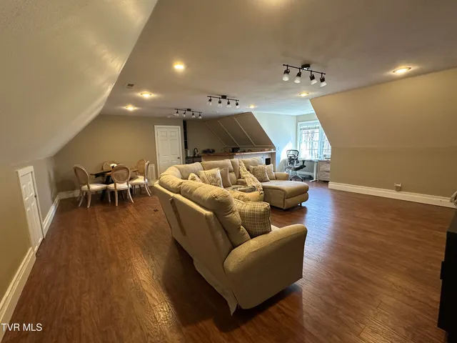 $675,000 | 186 Butchertown Road, Fall Branch, TN 37656