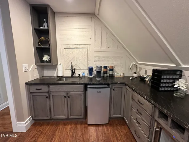 $675,000 | 186 Butchertown Road, Fall Branch, TN 37656