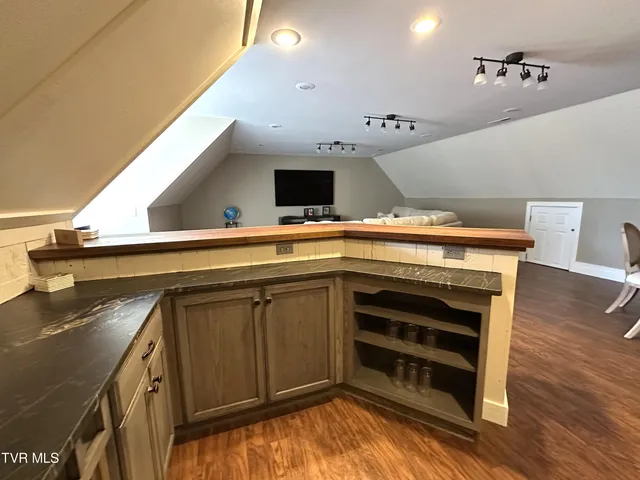 $675,000 | 186 Butchertown Road, Fall Branch, TN 37656