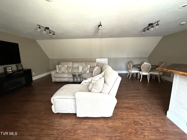 $675,000 | 186 Butchertown Road, Fall Branch, TN 37656