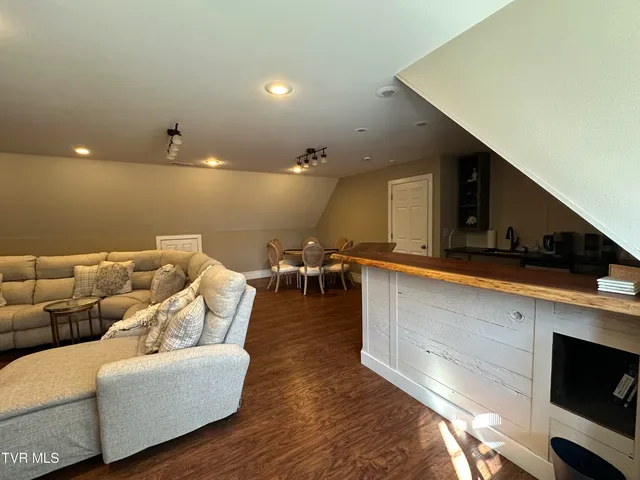 $675,000 | 186 Butchertown Road, Fall Branch, TN 37656