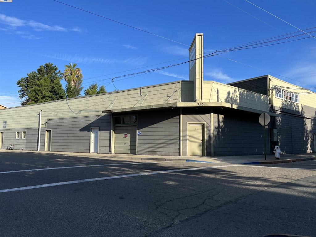 310 Jackson Boulevard Isleton, CA 95641 - Photo 12 of 55 a front view of a house with a garage