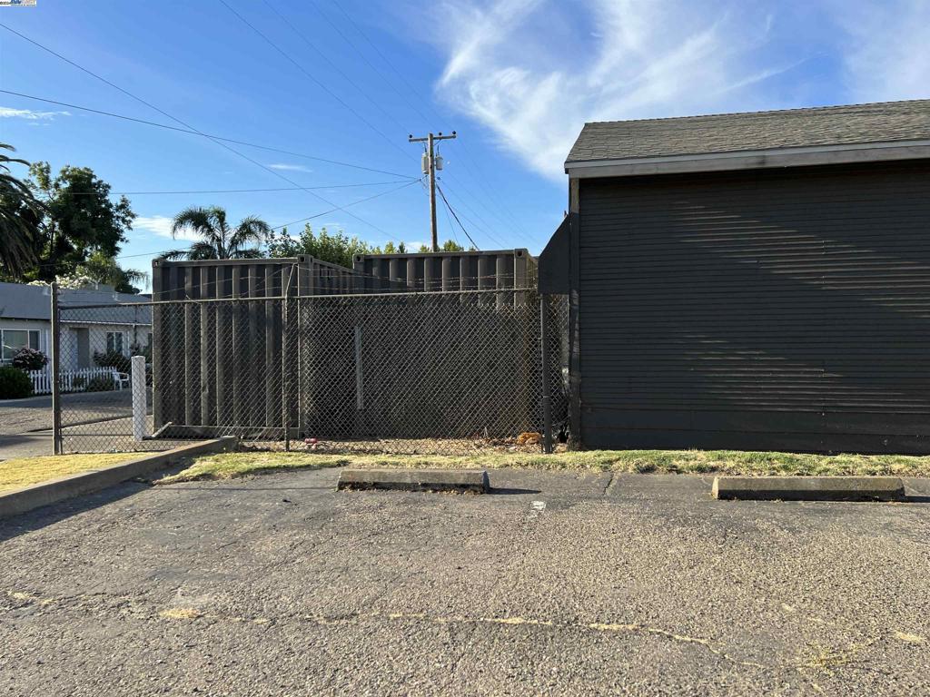 310 Jackson Boulevard Isleton, CA 95641 - Photo 18 of 55 a backyard of a house