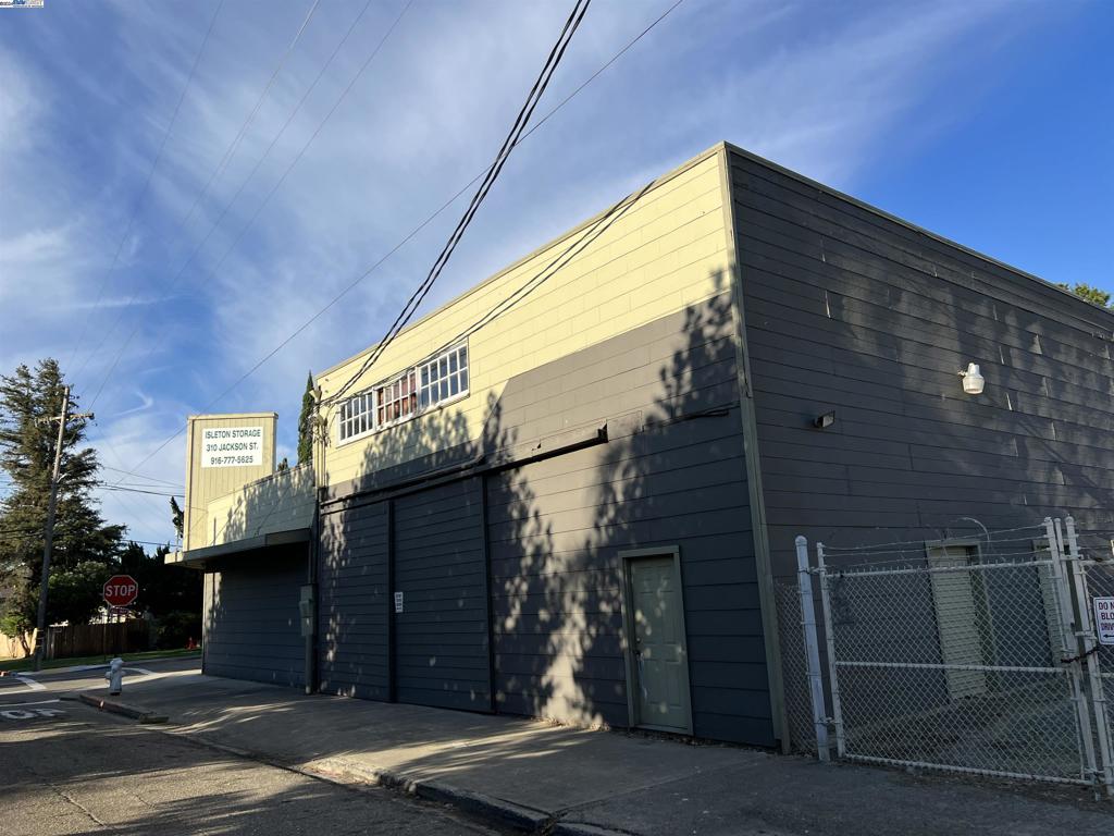 310 Jackson Boulevard Isleton, CA 95641 - Photo 19 of 55 a view of a street with a building in the background