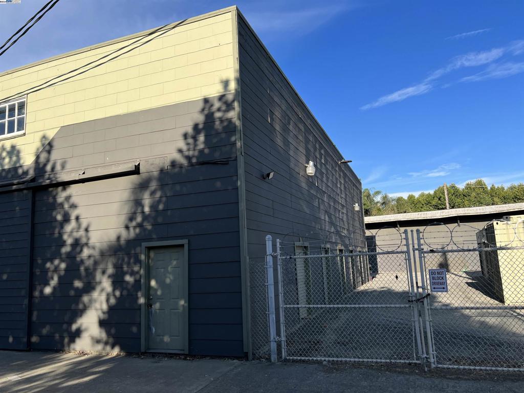 310 Jackson Boulevard Isleton, CA 95641 - Photo 20 of 55 a view of a balcony