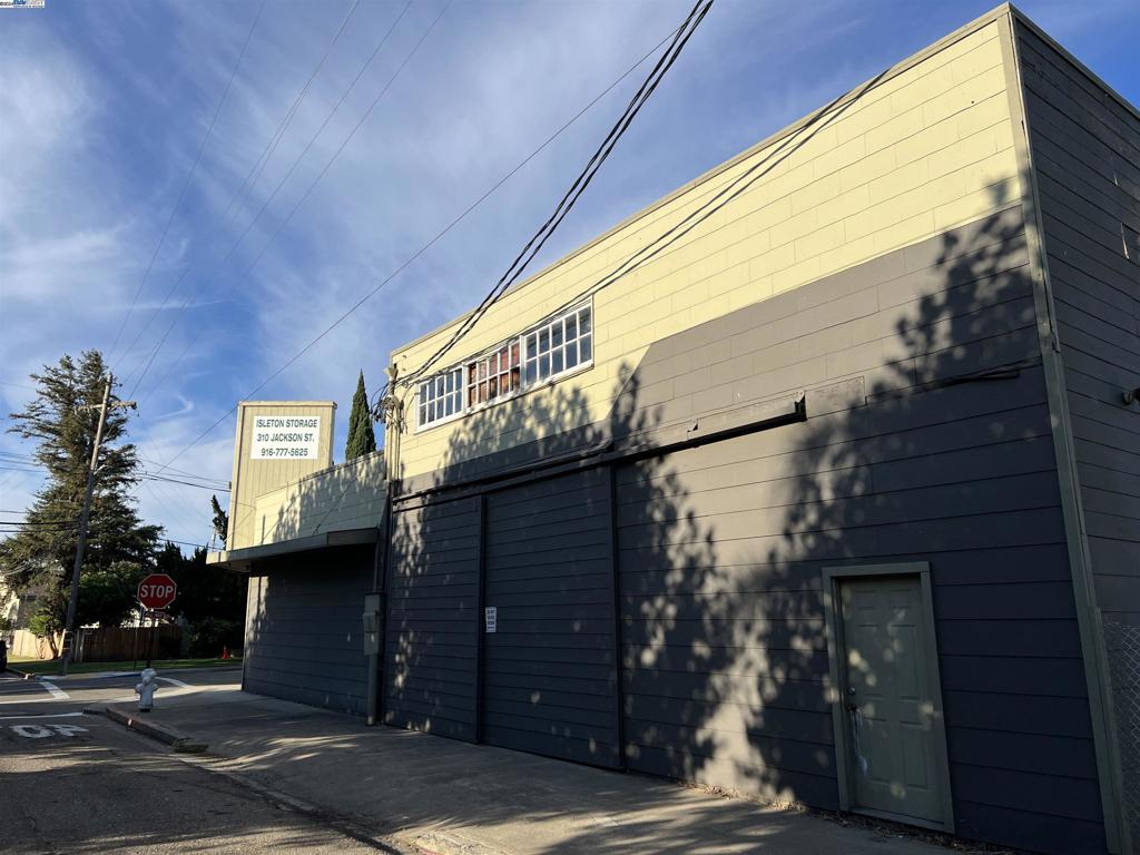 310 Jackson Boulevard Isleton, CA 95641 - Photo 22 of 55 a front view of a building with entryway