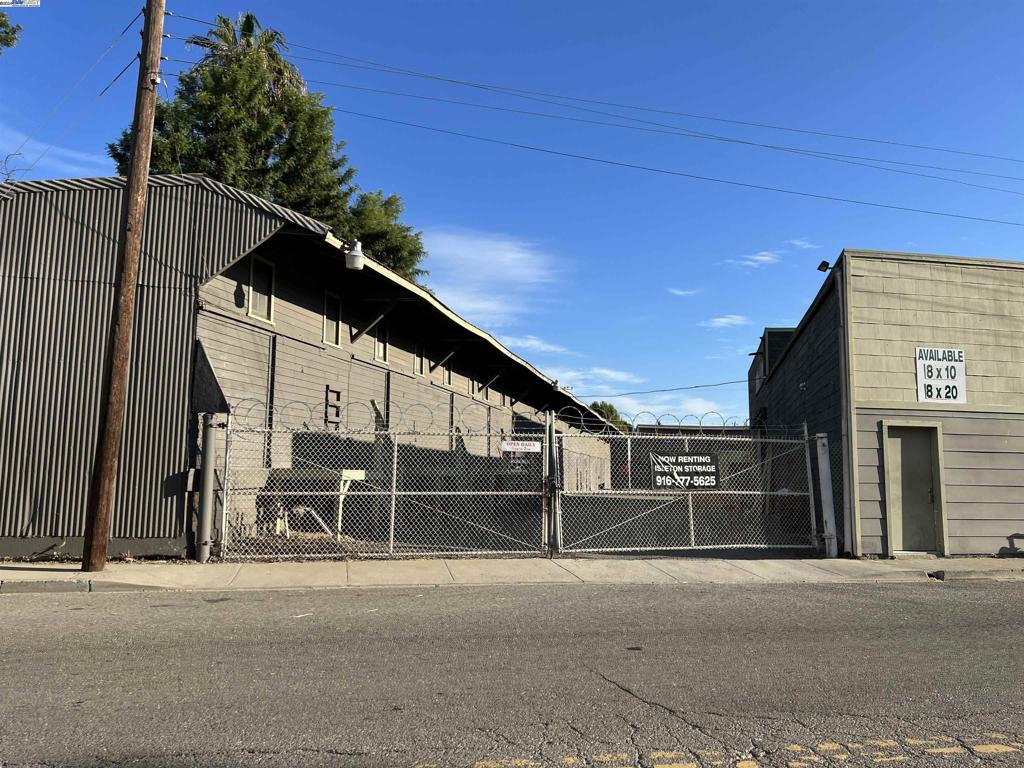 310 Jackson Boulevard Isleton, CA 95641 - Photo 24 of 55 a view of a house with a street