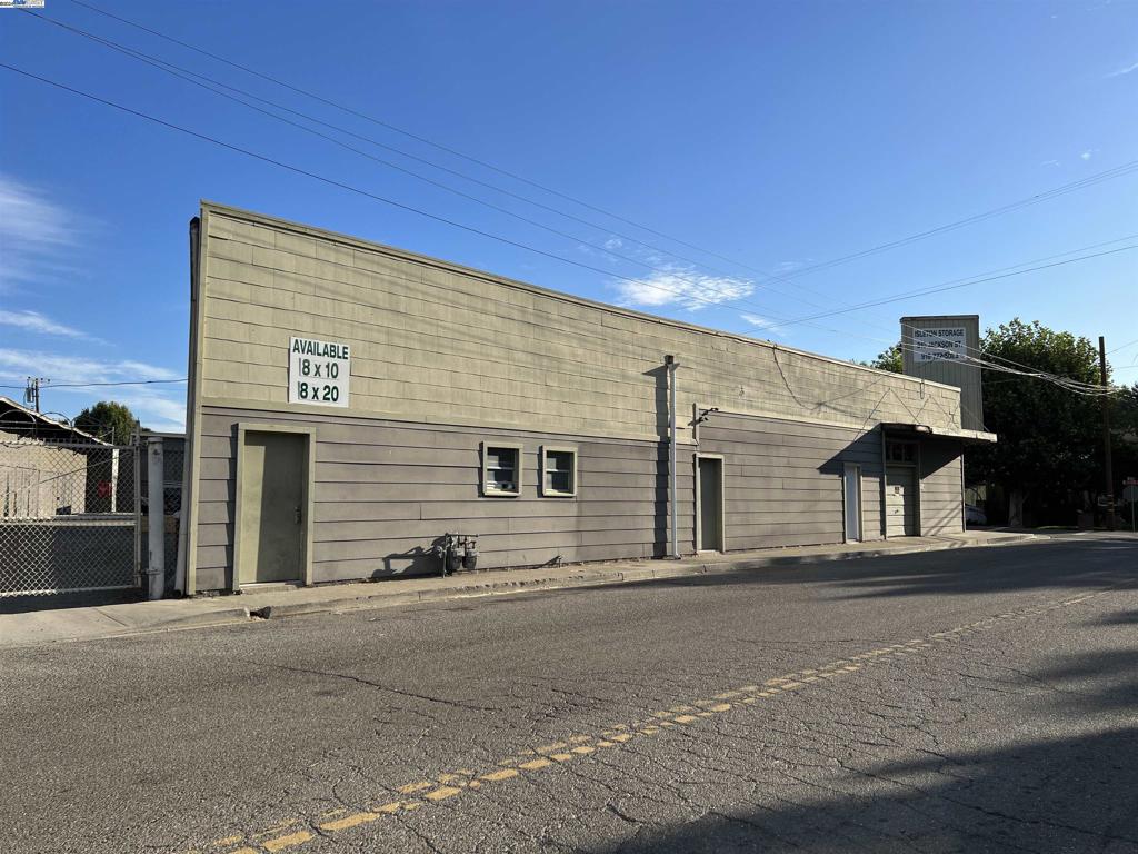 310 Jackson Boulevard Isleton, CA 95641 - Photo 25 of 55 a front view of a house with a garage
