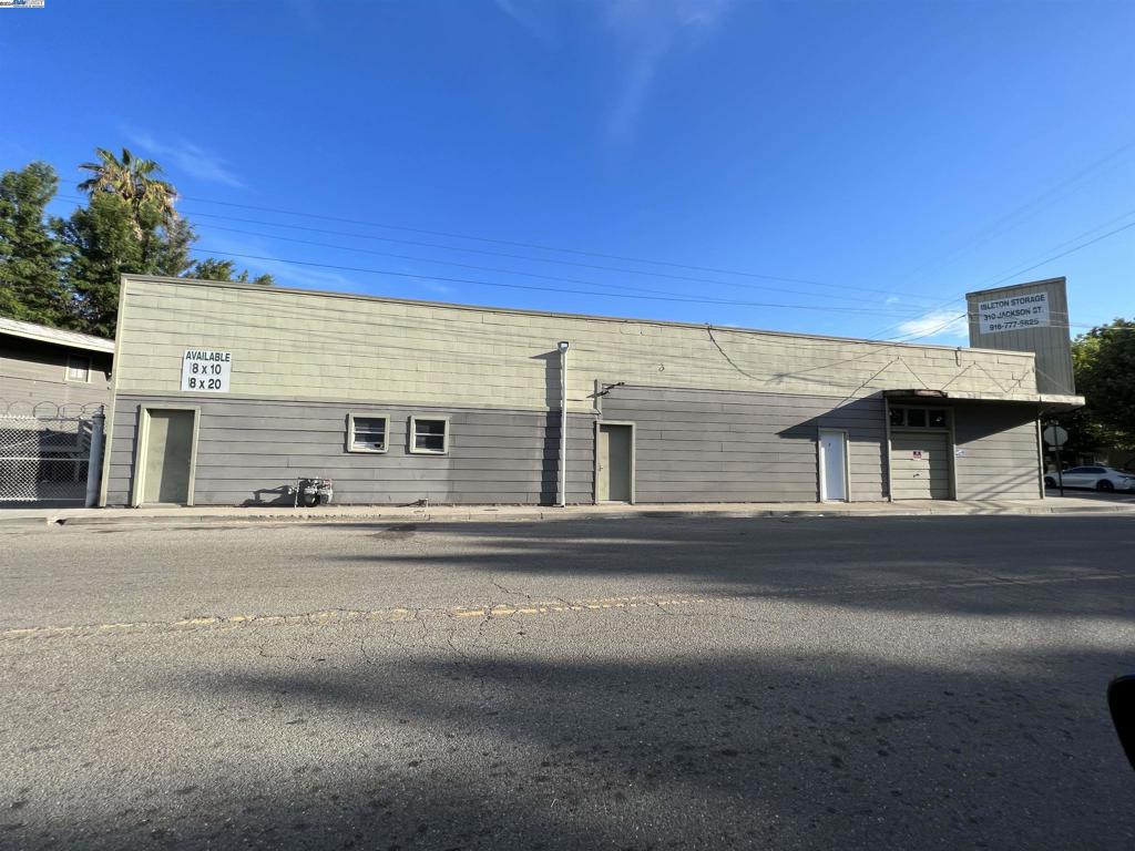310 Jackson Boulevard Isleton, CA 95641 - Photo 26 of 55 front view of house with a road