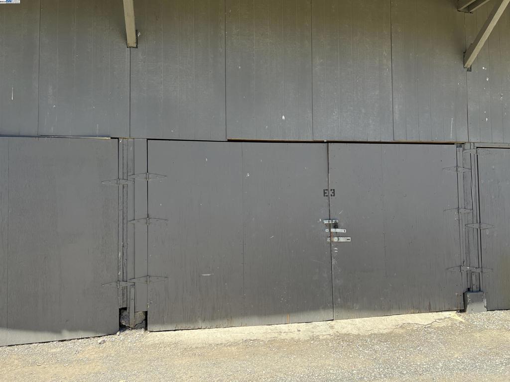 310 Jackson Boulevard Isleton, CA 95641 - Photo 33 of 55 a bathroom with a shower