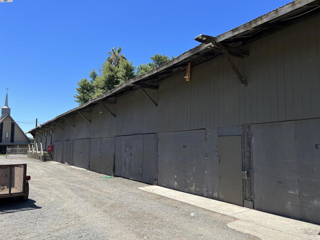 310 Jackson Boulevard Isleton, CA 95641 - Photo 37 of 55 a backyard of a house