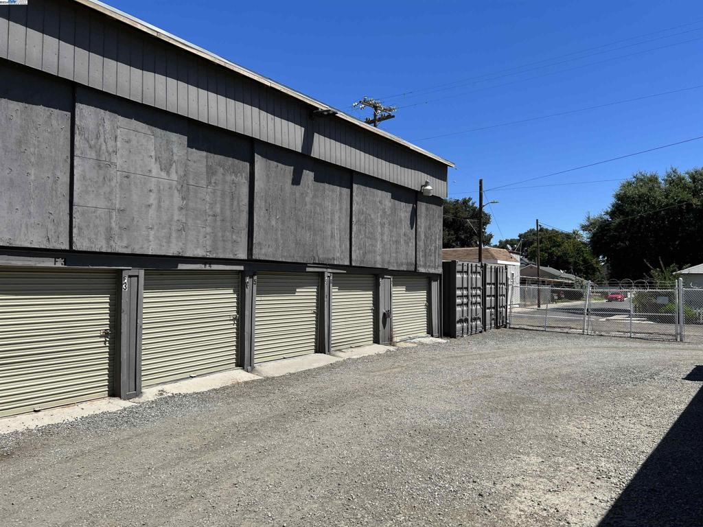310 Jackson Boulevard Isleton, CA 95641 - Photo 39 of 55 a view of a house with a outdoor space