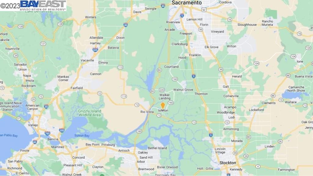 310 Jackson Boulevard Isleton, CA 95641 - Photo 9 of 55 a bathroom with a bathtub