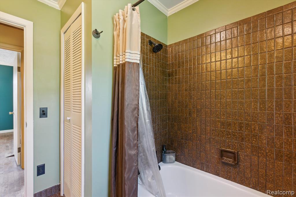 265 Airport Road Waterford, MI 48327 - Photo 25 of 47 Gallery Image 25