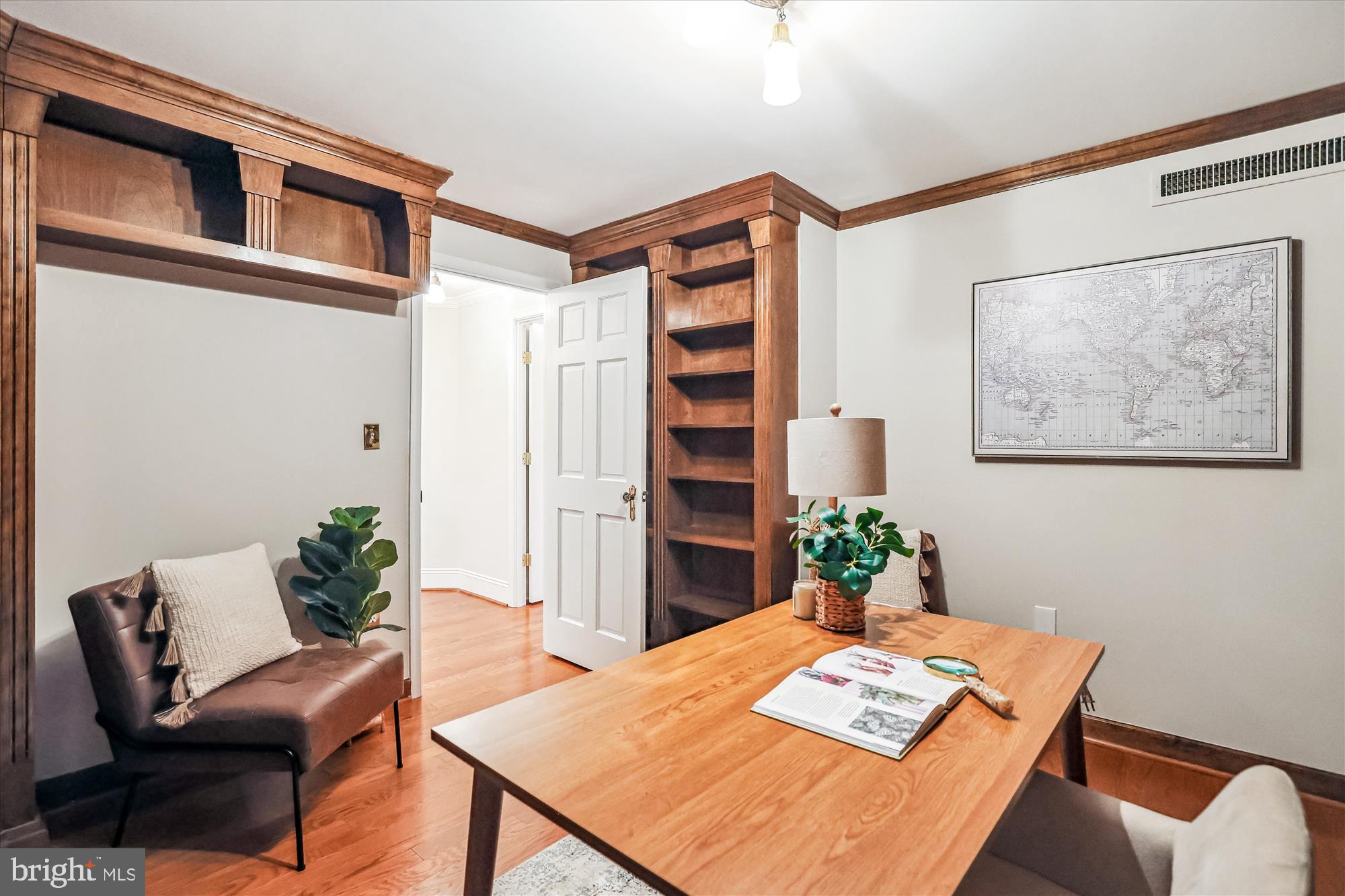 955 26th Street Northwest, Unit 512 Washington, DC 20037 - Photo 21 of 41 a view of a dining room with furniture