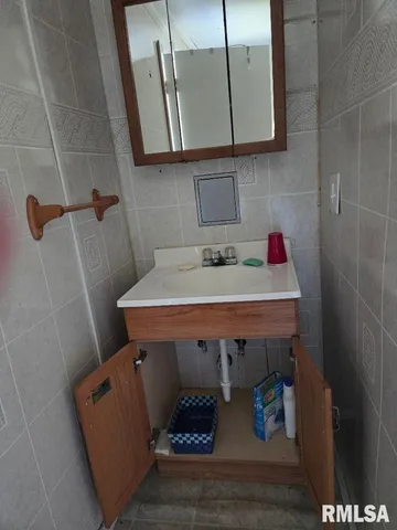 a view of utility room